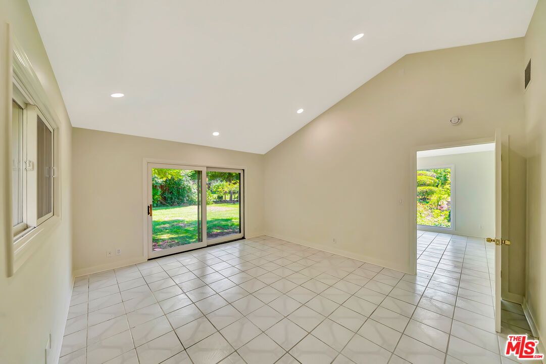 Empty room, Interior, Marble, Recessed Lighting