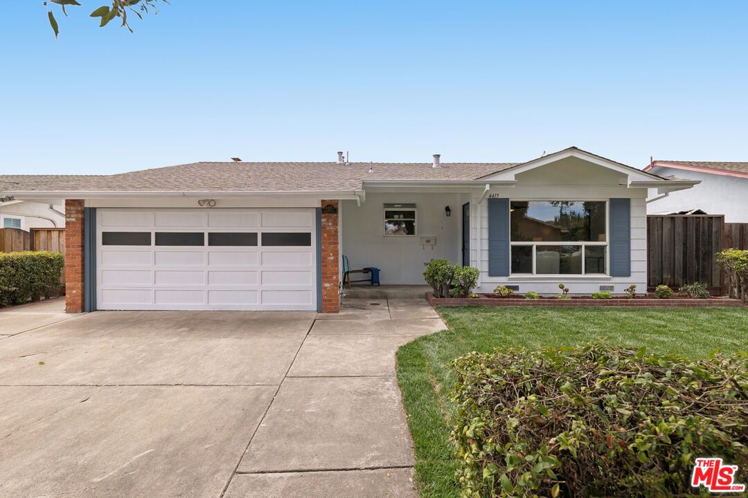 Attached, Exterior, Facade, Ranch