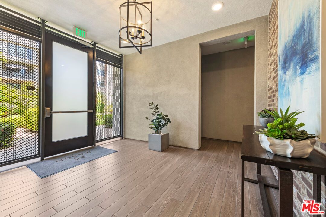 Interior, Pendant Lights, Recessed Lighting, Wood Texture Flooring