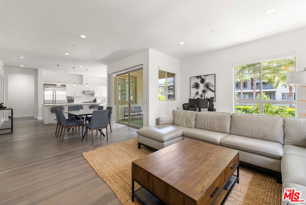 Dining room, Interior, Kitchen, Living room, Pendant Lights, Recessed Lighting, Wood Texture Flooring