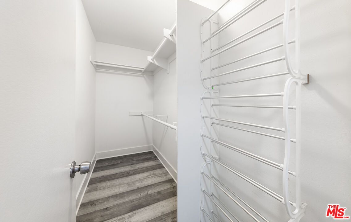 Interior, Walk-in Closets, Wood Texture Flooring