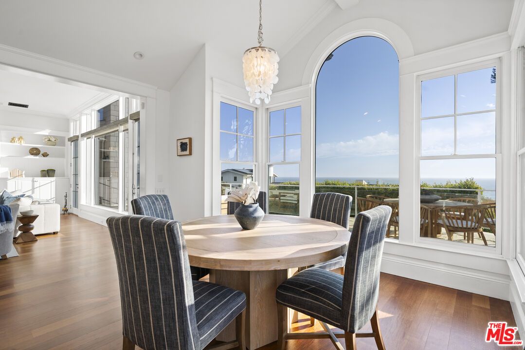 Chandelier, Dining room, Interior, Pendant Lights, Water, Wood Texture Flooring