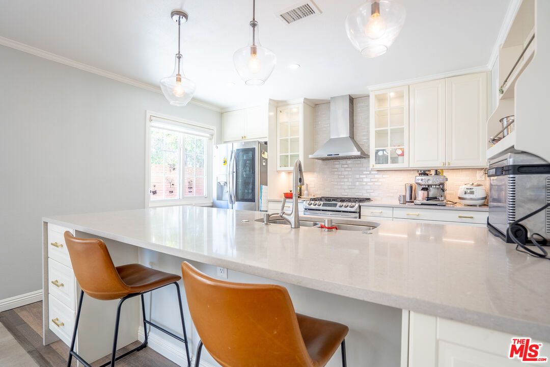 Interior, Kitchen, Pendant Lights, Wood Texture Flooring