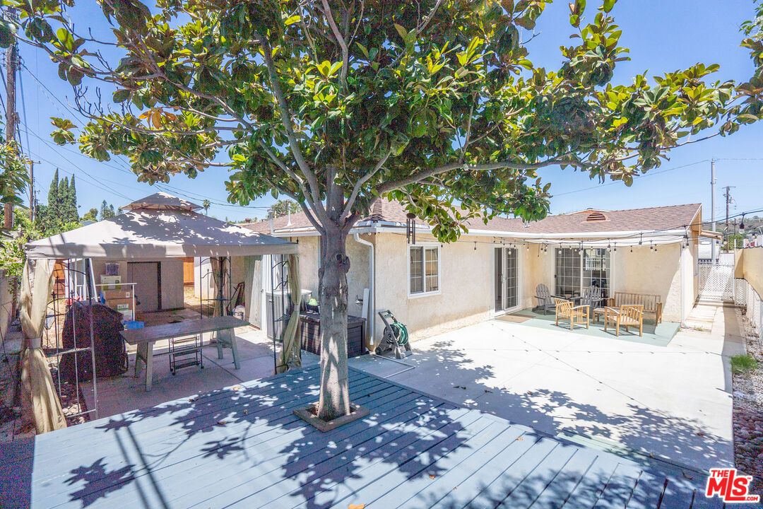 Backyard, Exterior