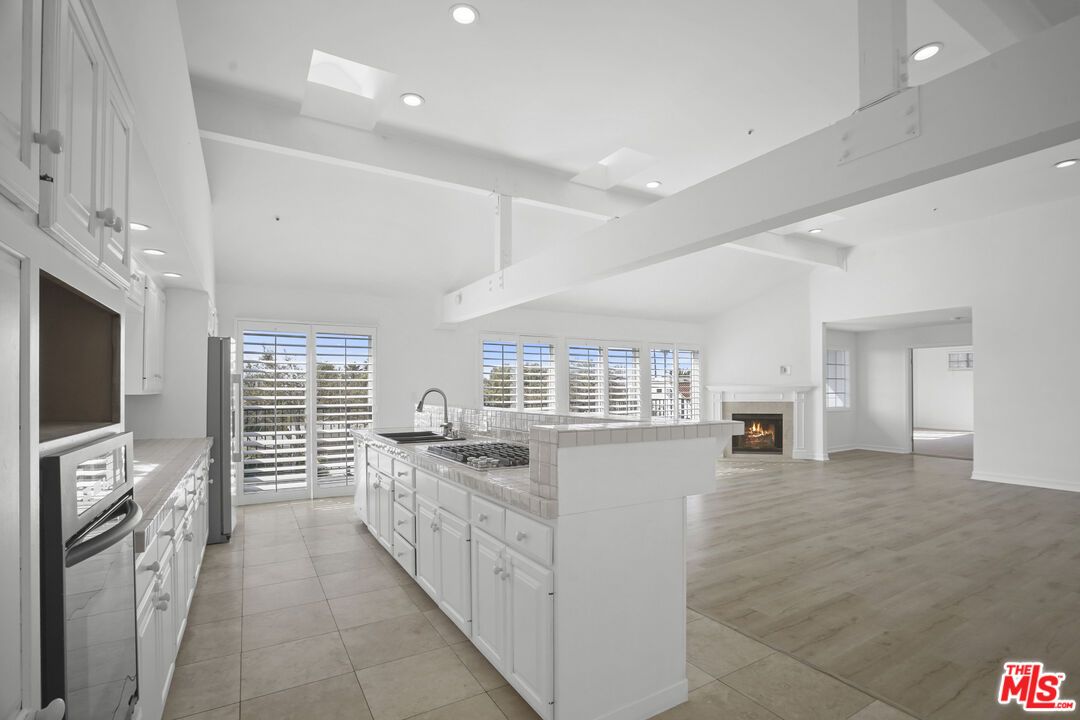 Fireplace, Interior, Kitchen, Recessed Lighting, Wood Texture Flooring