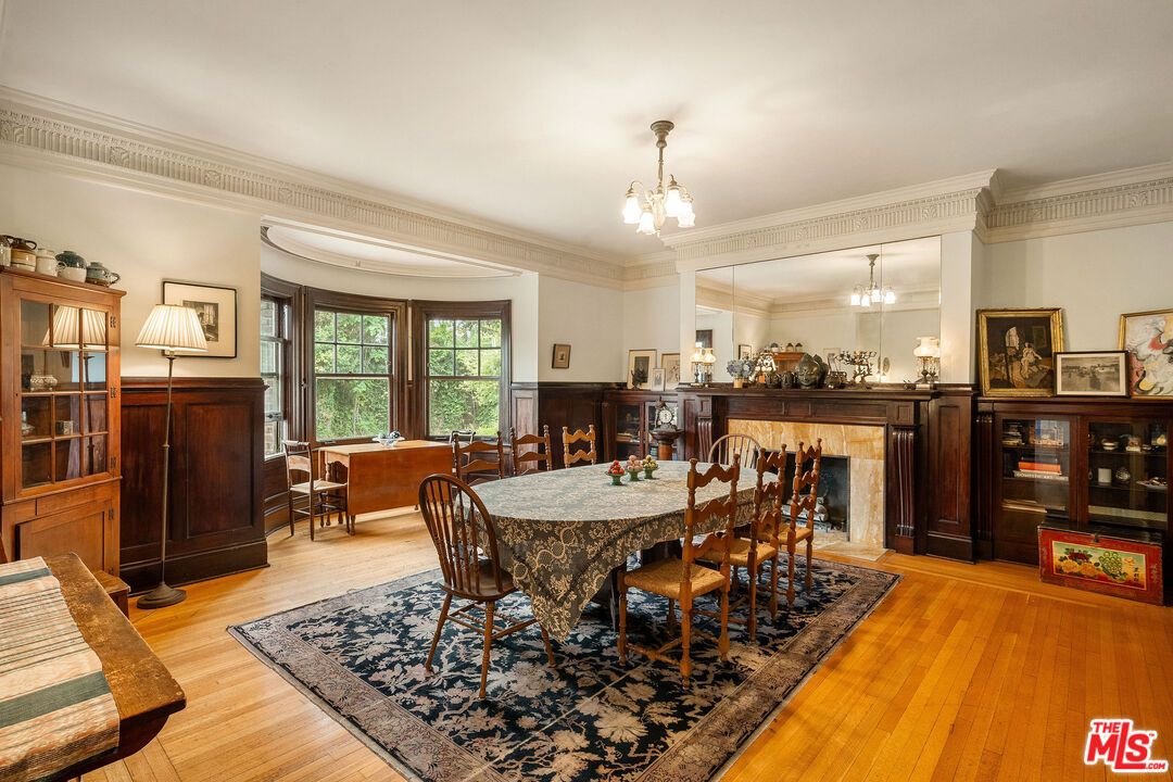 Chandelier, Dining room, Interior, Wood Texture Flooring