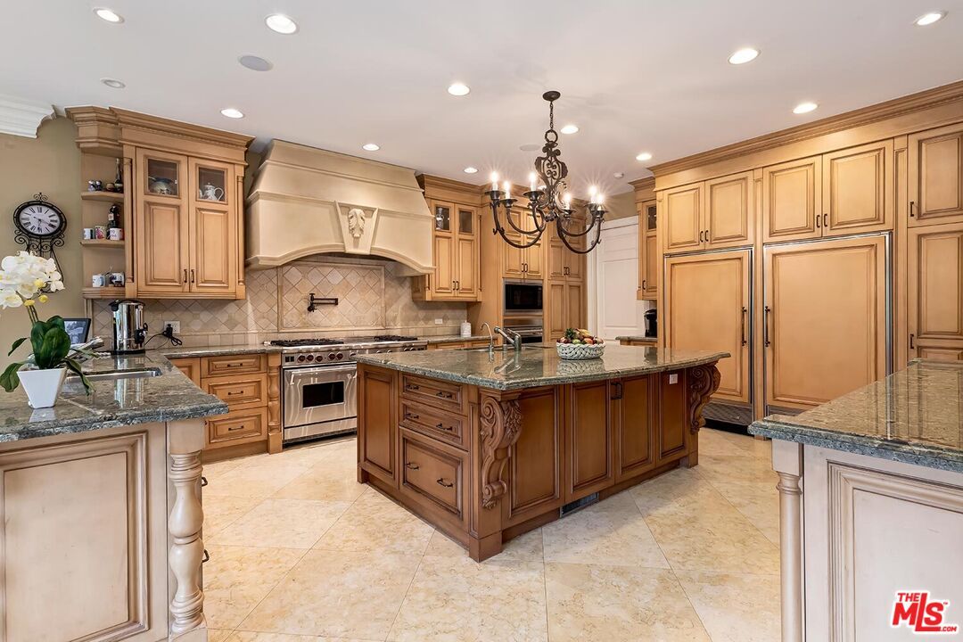 Chandelier, Interior, Kitchen, Recessed Lighting, Stainless Steel Appliances