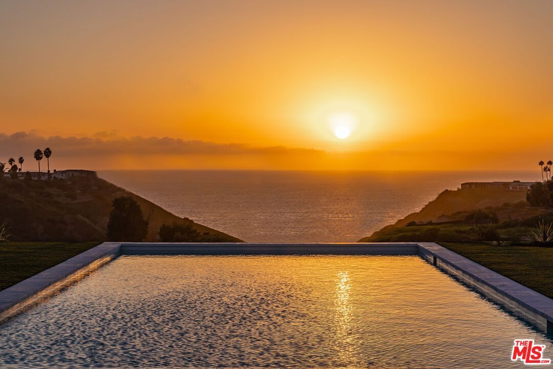 Exterior, Pool, Water