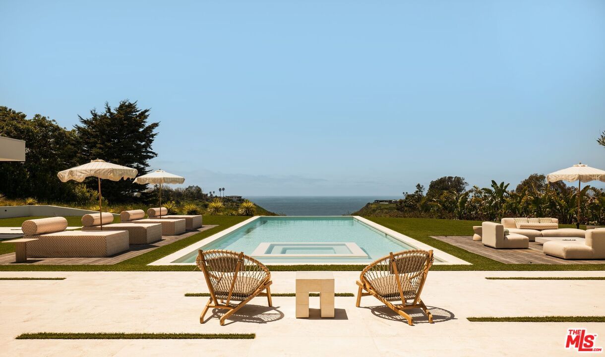 Exterior, Pool, Water