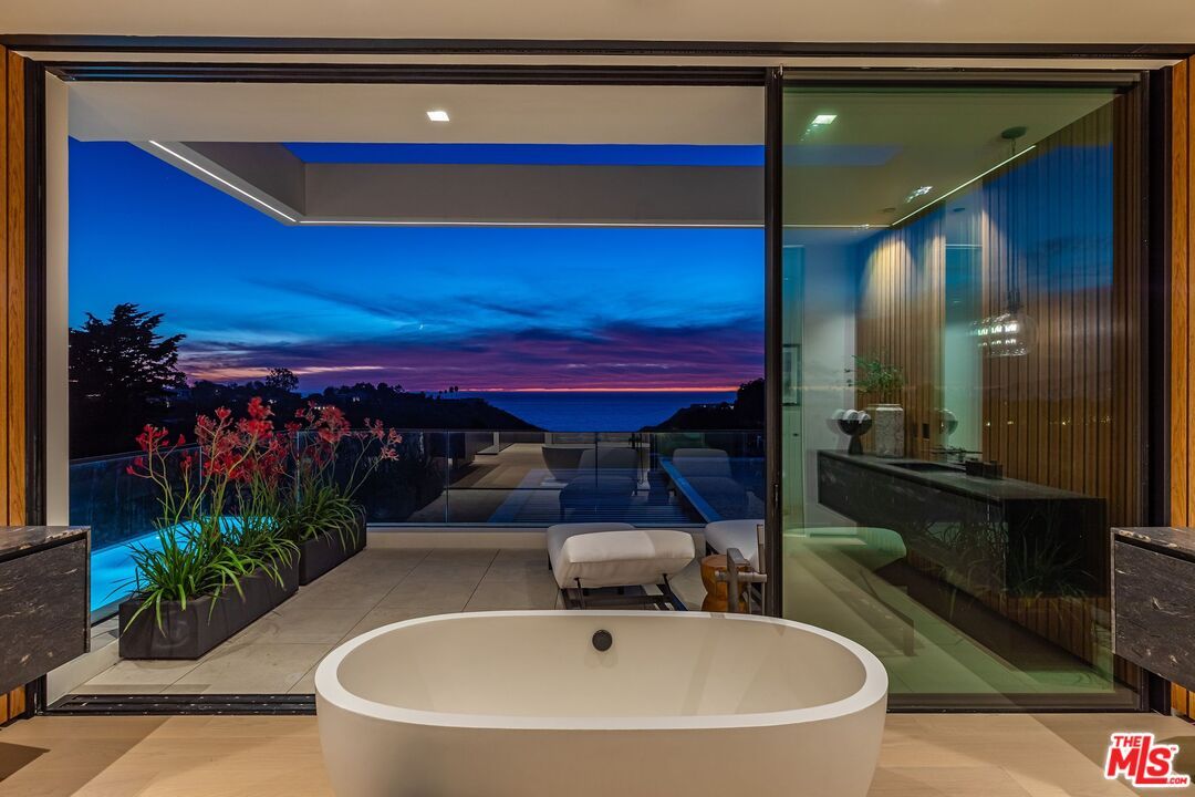 Bathroom, Free Standing Baths, Glass Shower, Interior, Recessed Lighting, Water