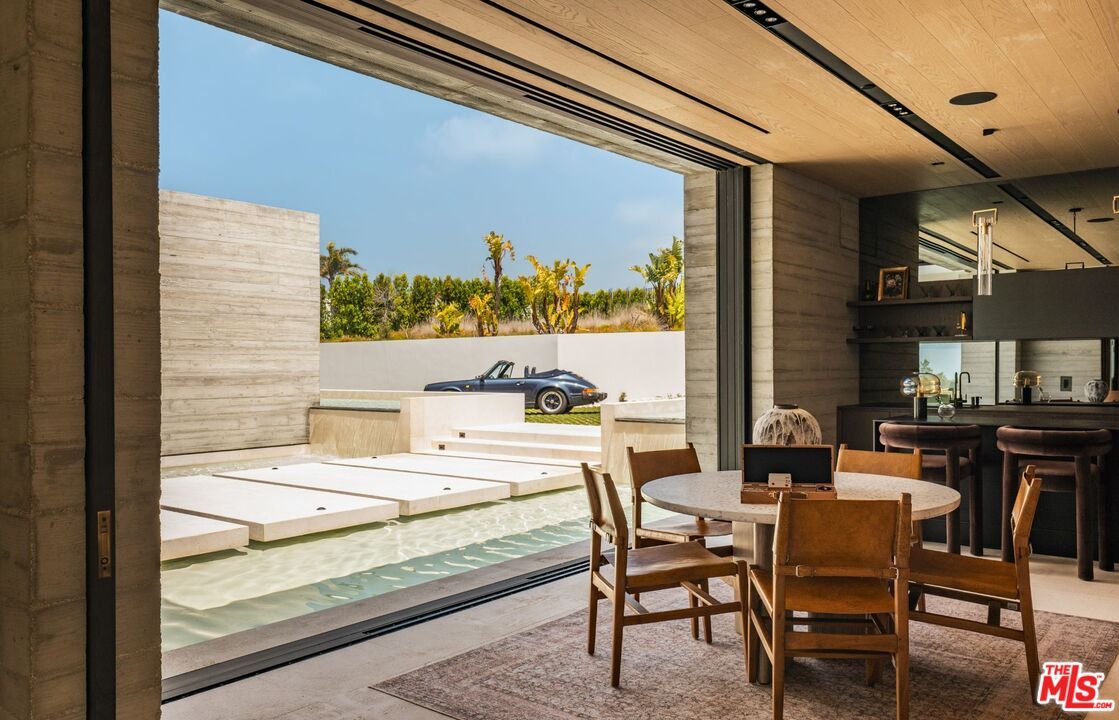 Dining room, Interior, Recessed Lighting