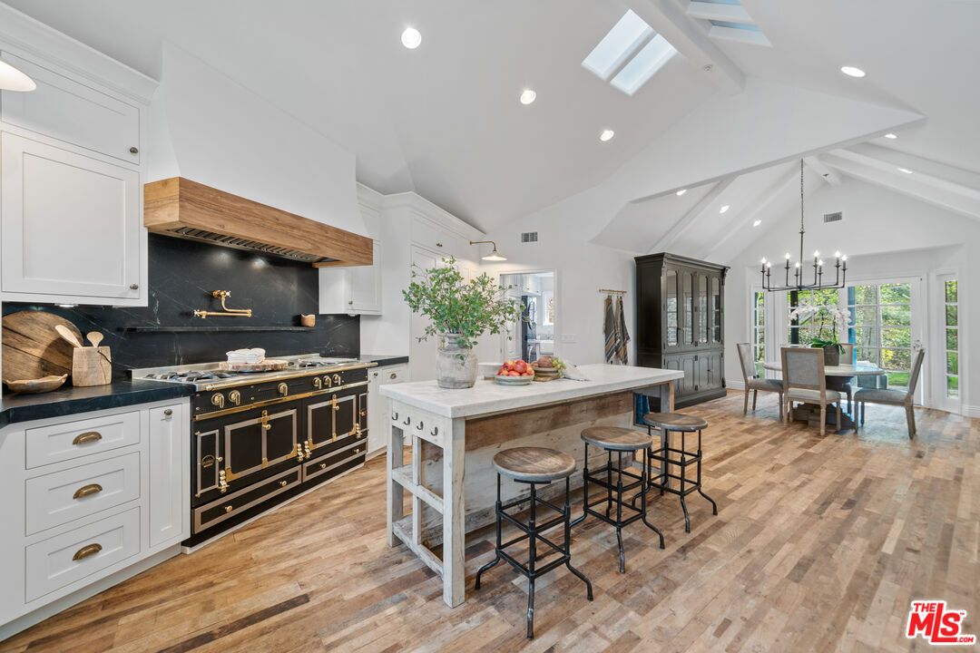 Dining room, Interior, Kitchen, Pendant Lights, Recessed Lighting, Wood Texture Flooring