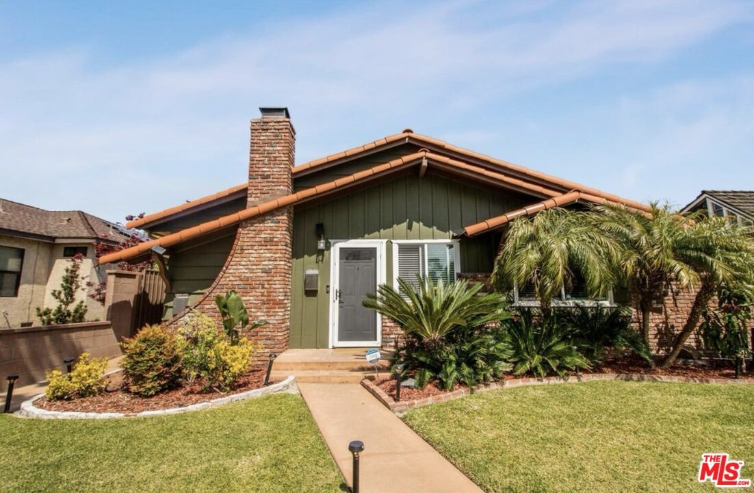 Backyard, Exterior, Facade, Mediterranean