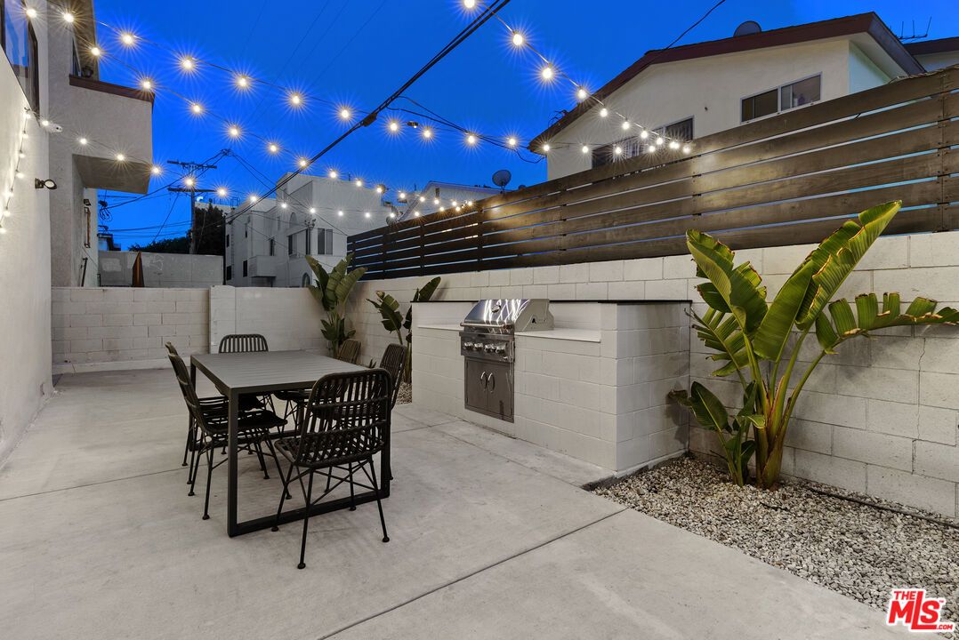 Exterior, Outdoor Kitchen