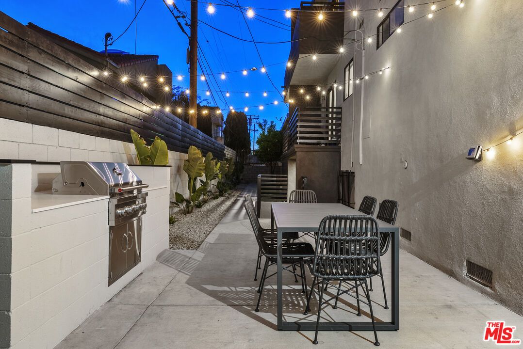 Exterior, Outdoor Kitchen