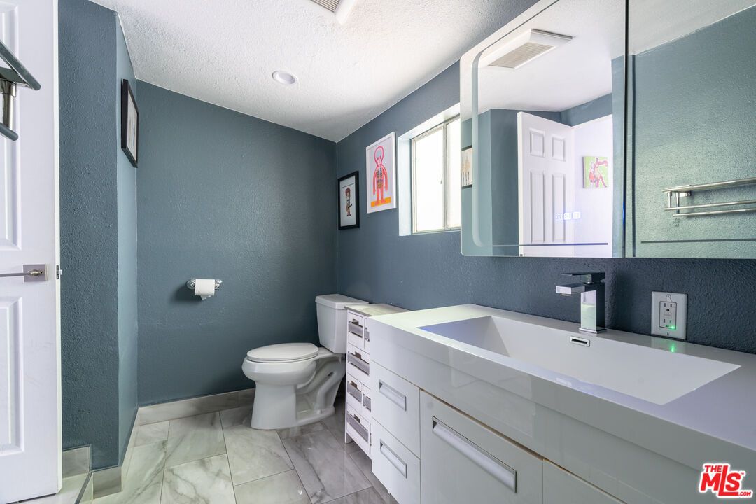 Bathroom, Interior, Marble, Recessed Lighting