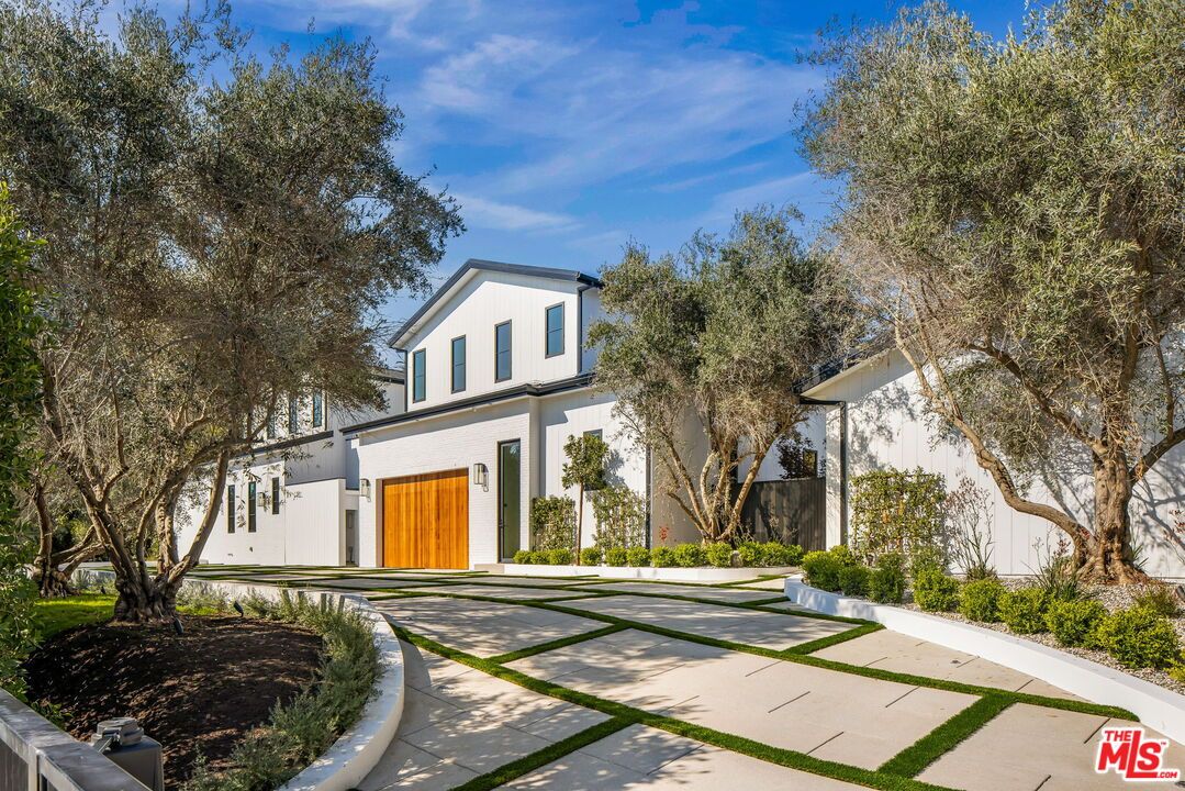 Exterior, Facade, Farmhouse