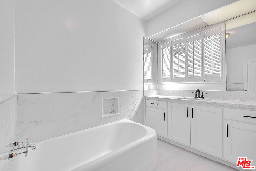 Bathroom, Interior, Marble Walls