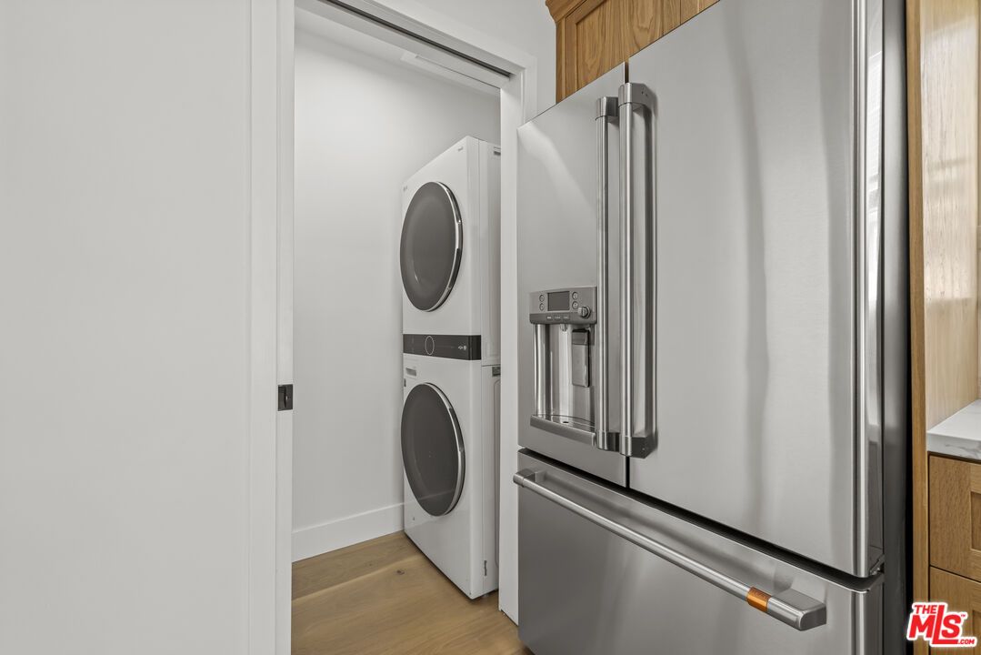 Interior, Utility Closets, Washer, Wood Texture Flooring