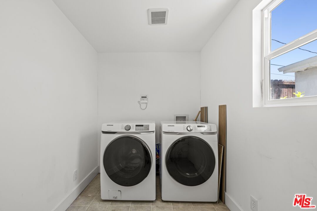Interior, Washer