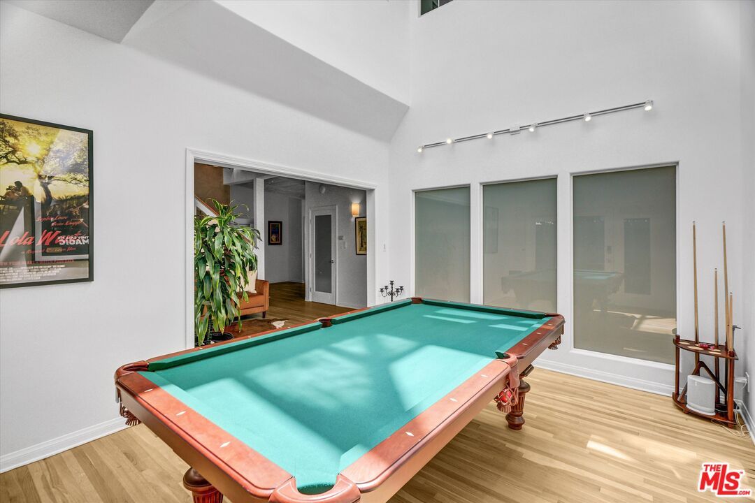 Billiard Table, Game Room, Interior, Wood Texture Flooring