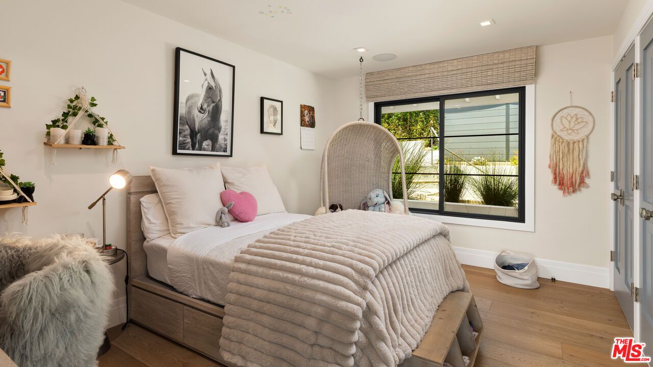 Bedroom, Interior, Pendant Lights, Recessed Lighting, Wood Texture Flooring