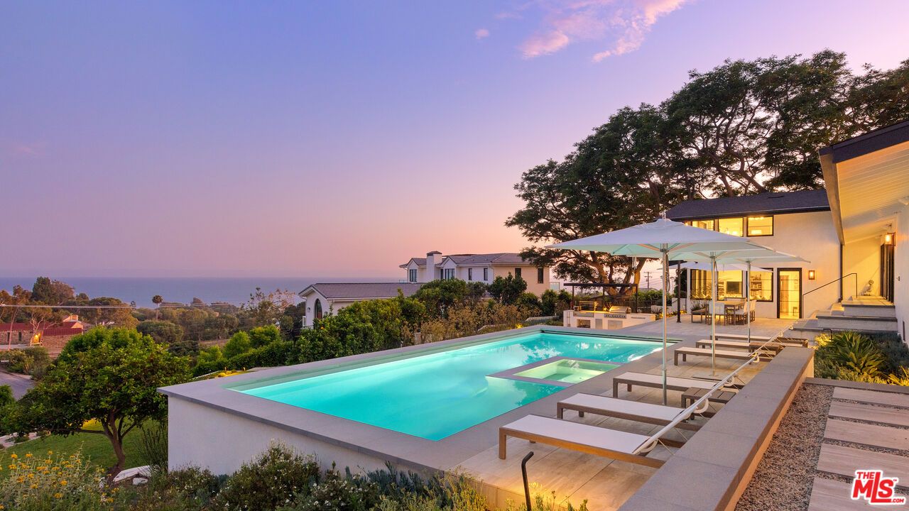 Exterior, Pool, Water