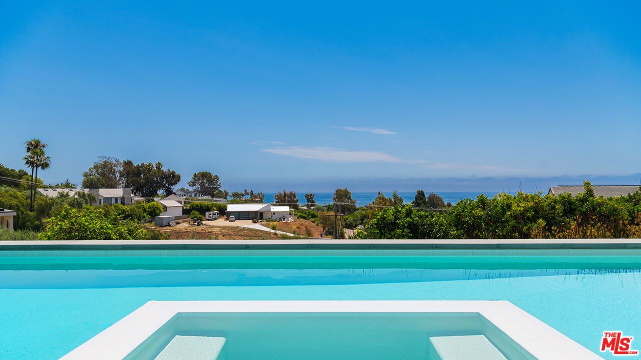 Exterior, Pool, Water