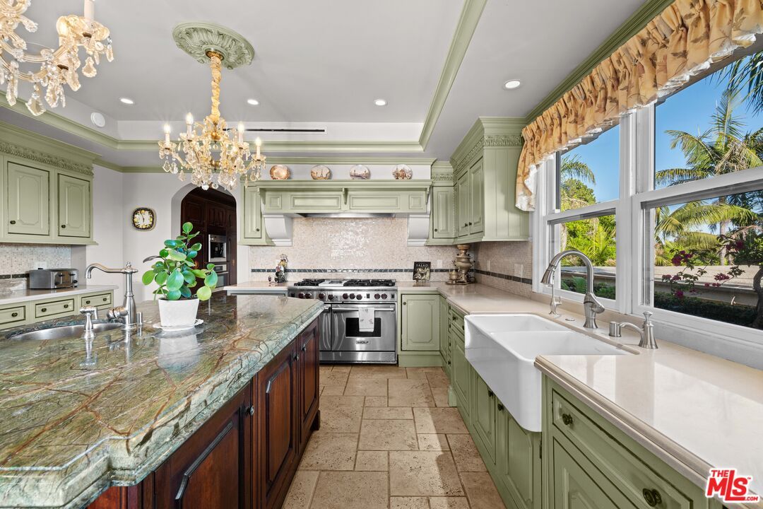 Chandelier, Interior, Kitchen, Recessed Lighting, Stainless Steel Appliances