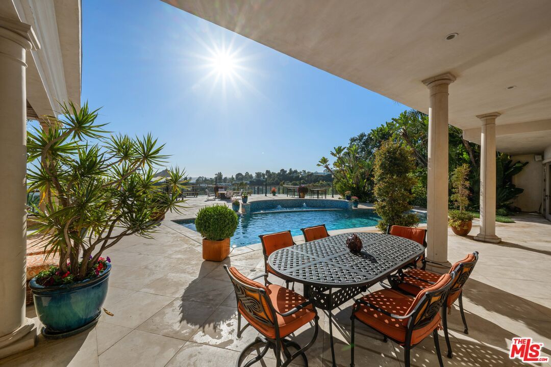 Exterior, Pool, Water