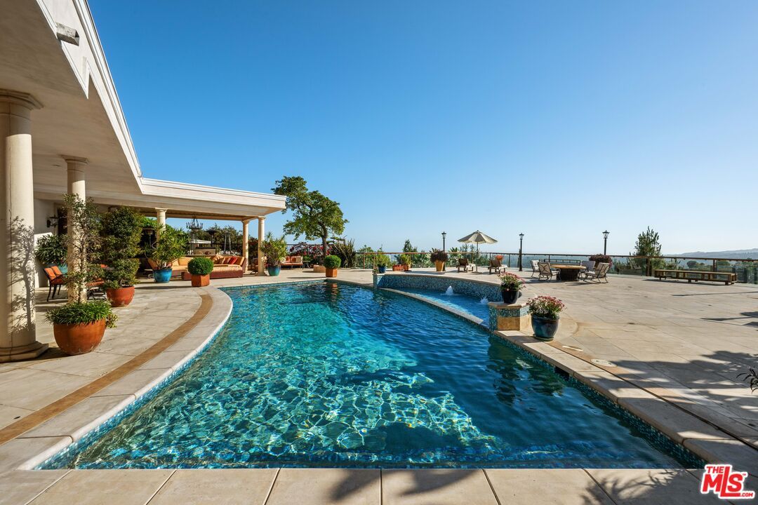 Exterior, Pool, Water