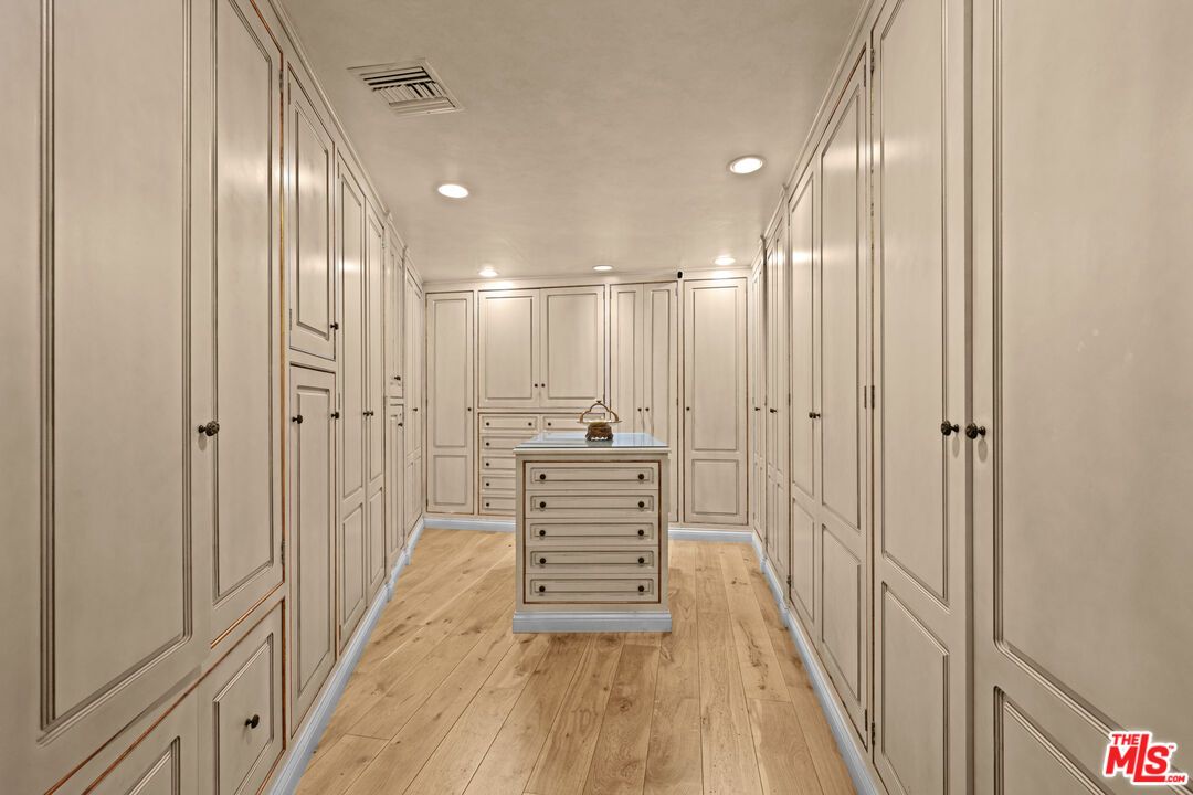 Interior, Recessed Lighting, Walk-in Closets, Wood Texture Flooring