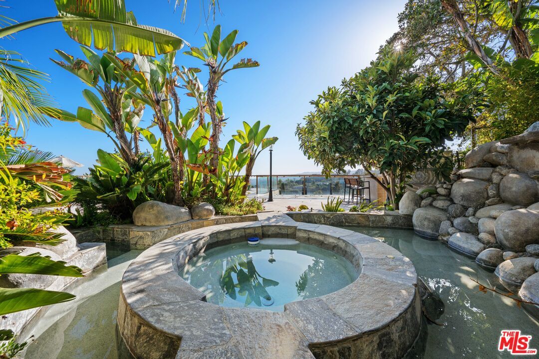 Exterior, Pool, Water