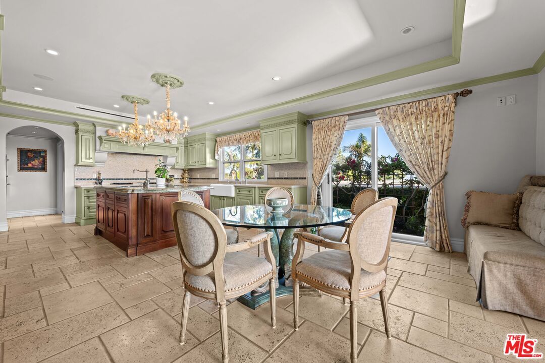 Chandelier, Dining room, Interior, Kitchen, Recessed Lighting