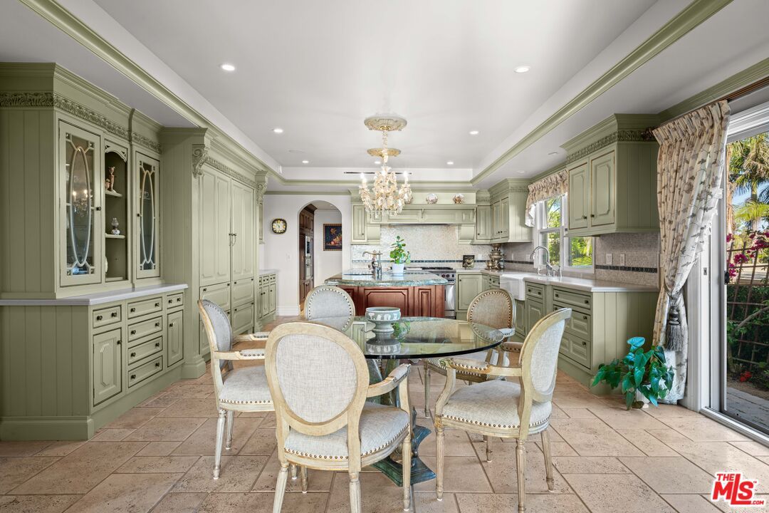 Chandelier, Dining room, Interior, Kitchen, Recessed Lighting