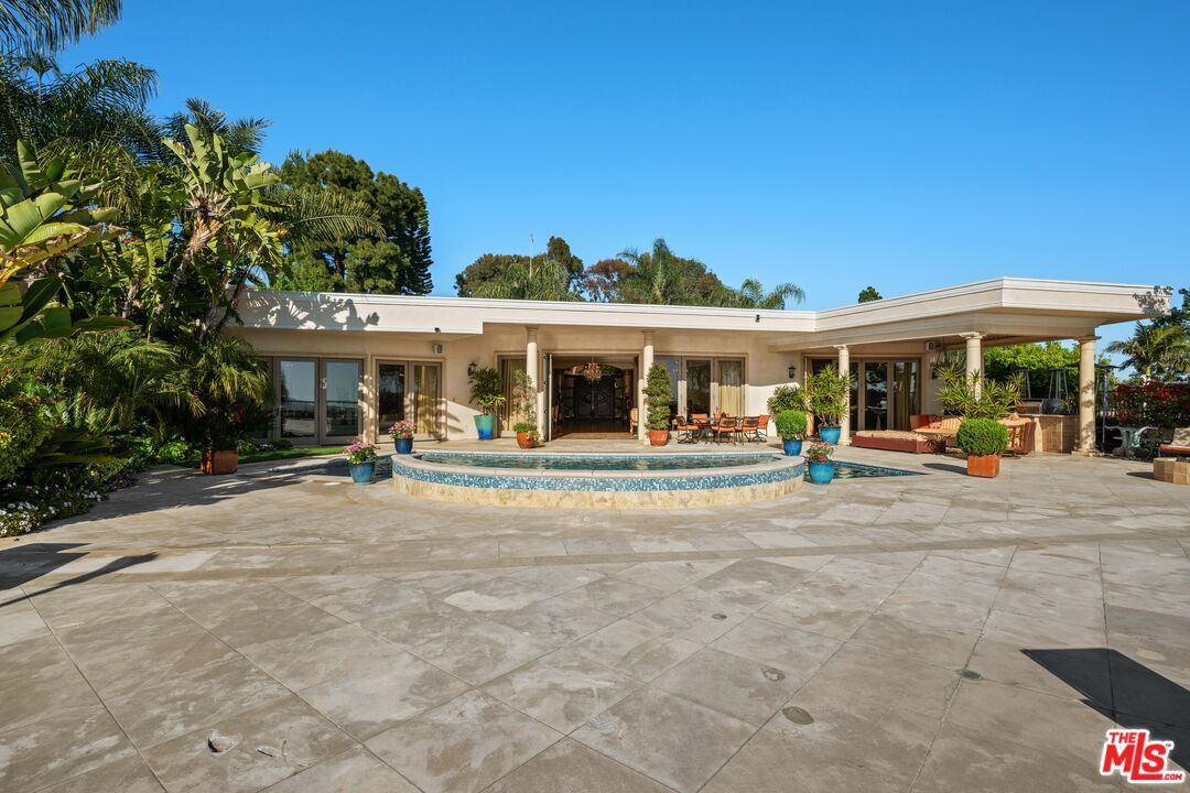 Exterior, Pool