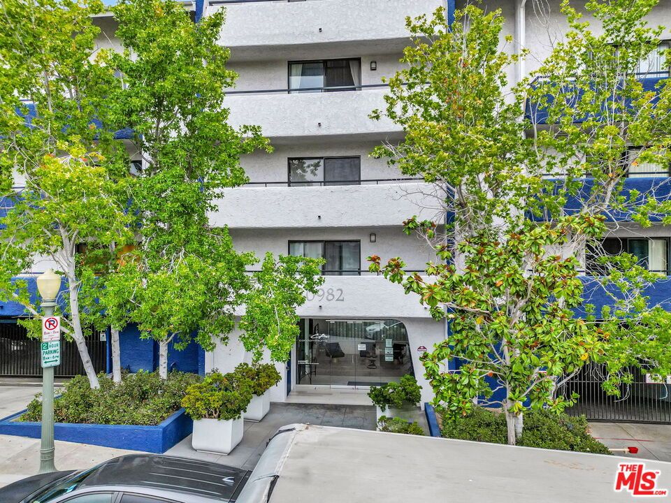 Exterior, Facade, Condo Building
