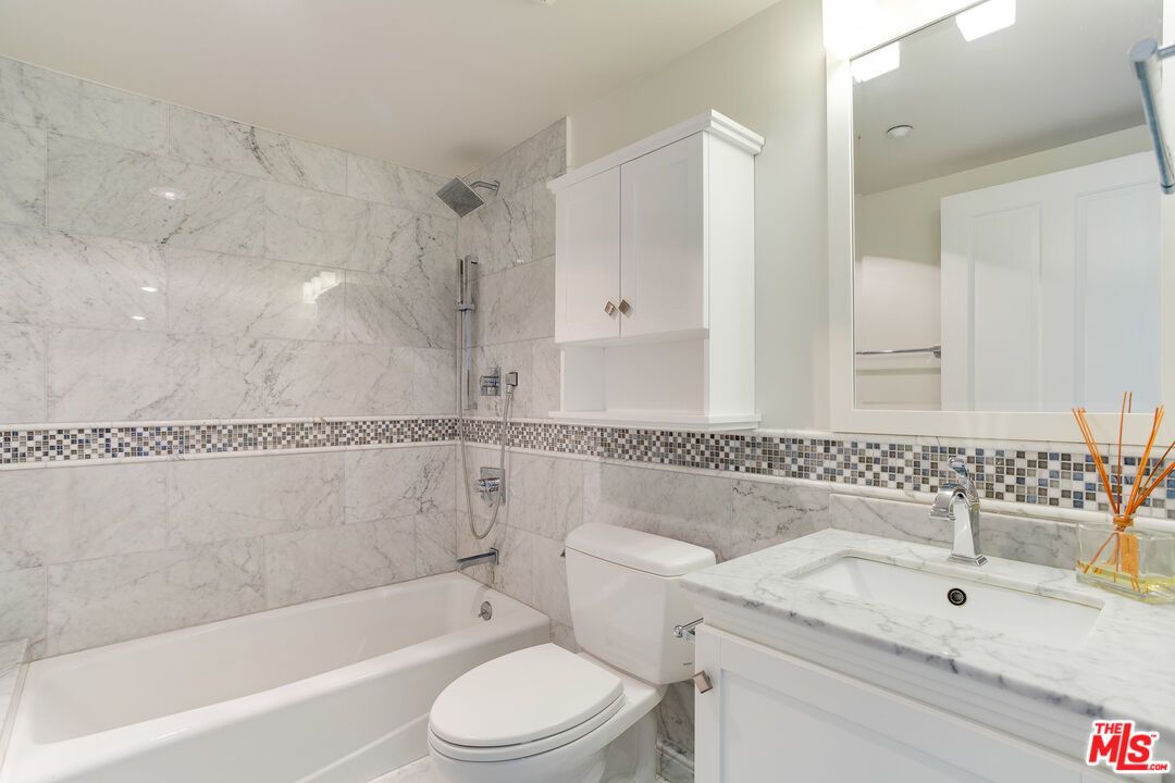 Bathroom, Interior, Marble Walls, Recessed Lighting
