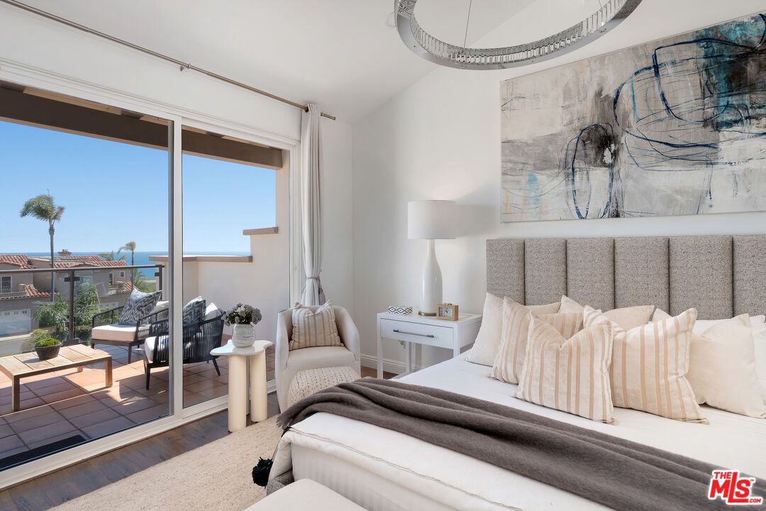 Bedroom, Interior, Water, Wood Texture Flooring