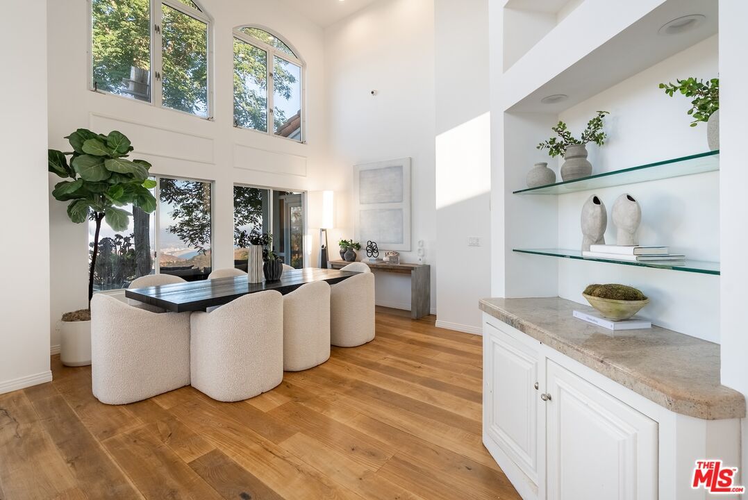 Dining room, Interior, Recessed Lighting, Wood Texture Flooring