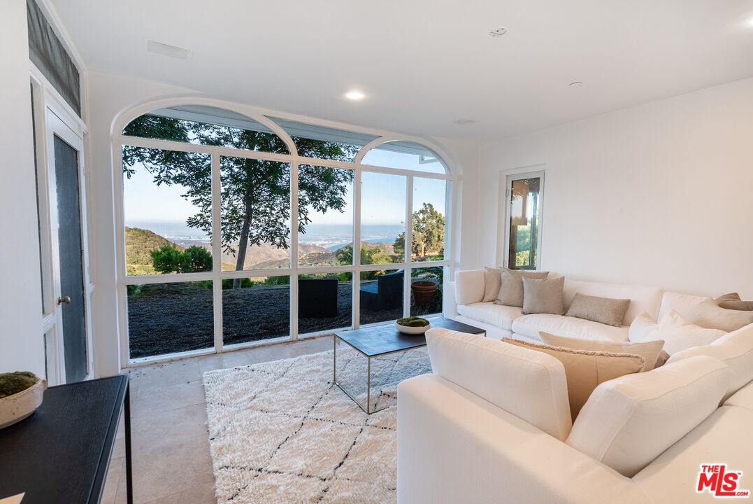 Interior, Living room, Recessed Lighting, Water