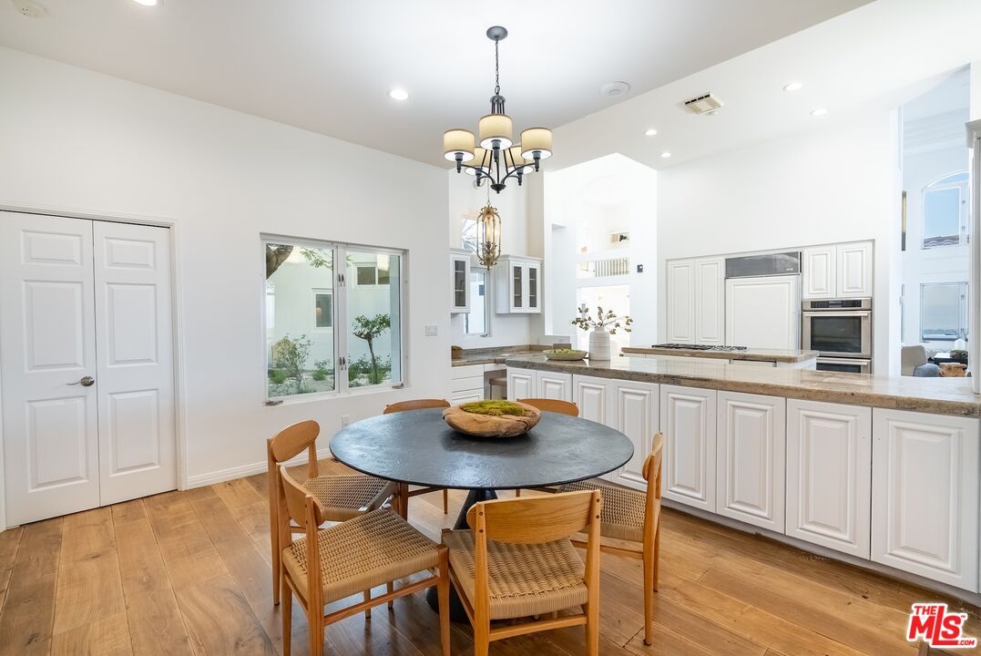 Chandelier, Dining room, Interior, Kitchen, Recessed Lighting, Wood Texture Flooring