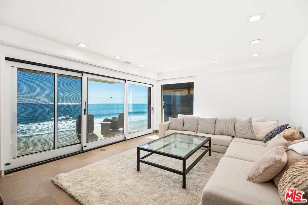 Interior, Living room, Recessed Lighting, Water