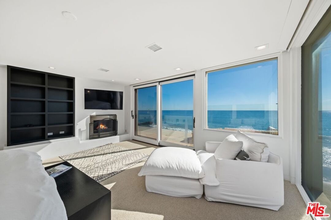 Bedroom, Fireplace, Interior, Living room, Recessed Lighting, Water