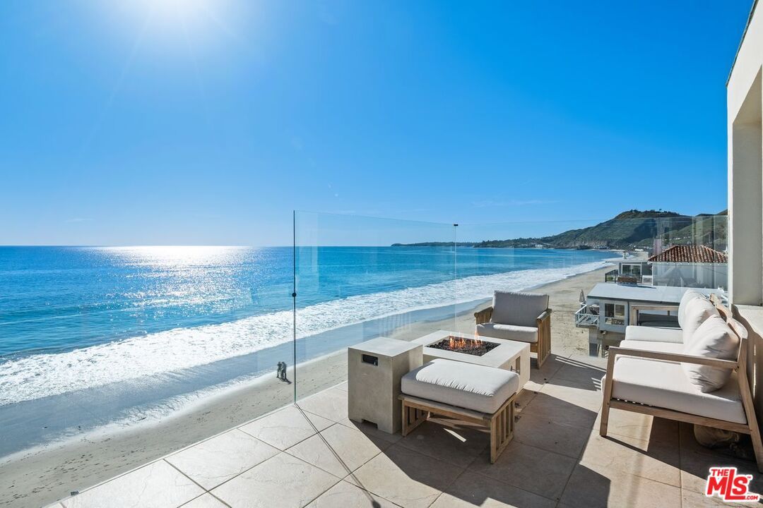 Exterior, Pool, Water