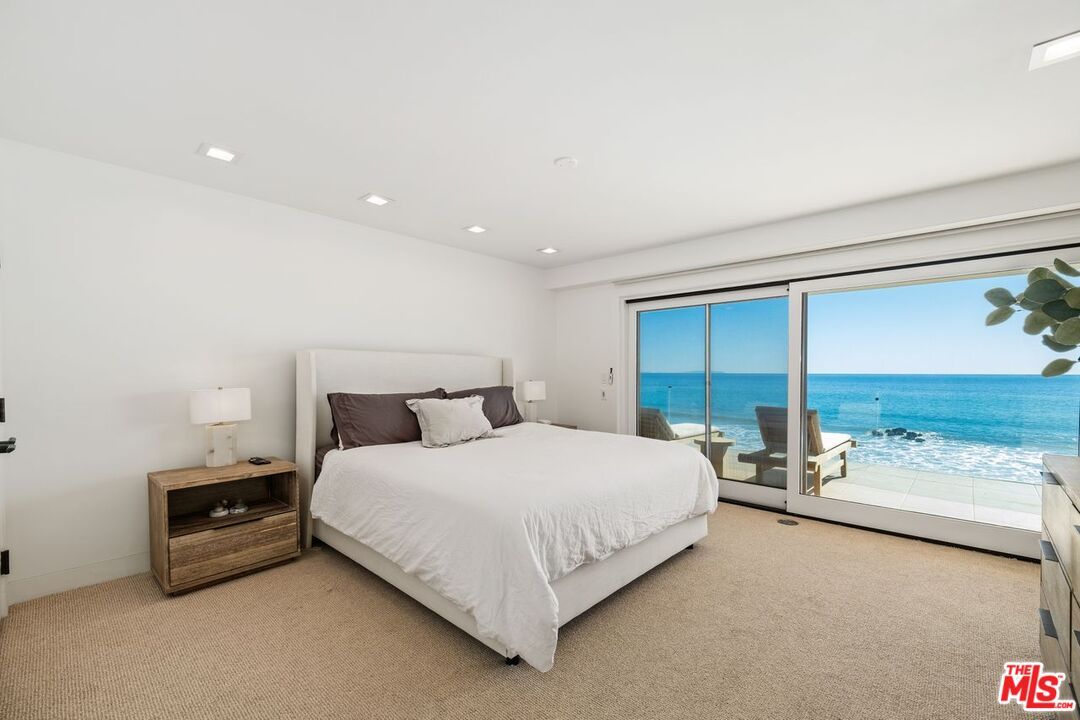 Bedroom, Interior, Recessed Lighting, Water