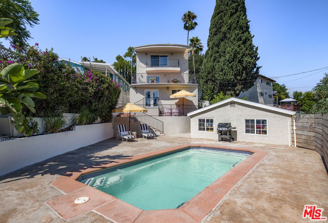 Exterior, Pool