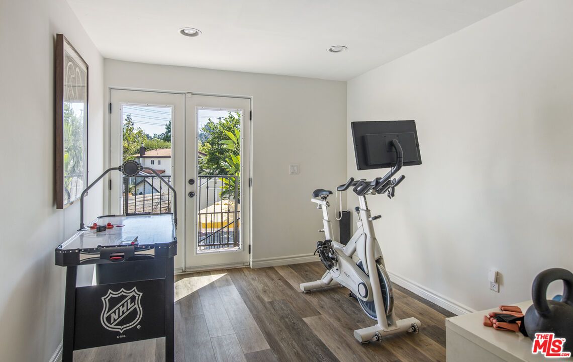 Fitness Equipment, Interior, Recessed Lighting, Wood Texture Flooring