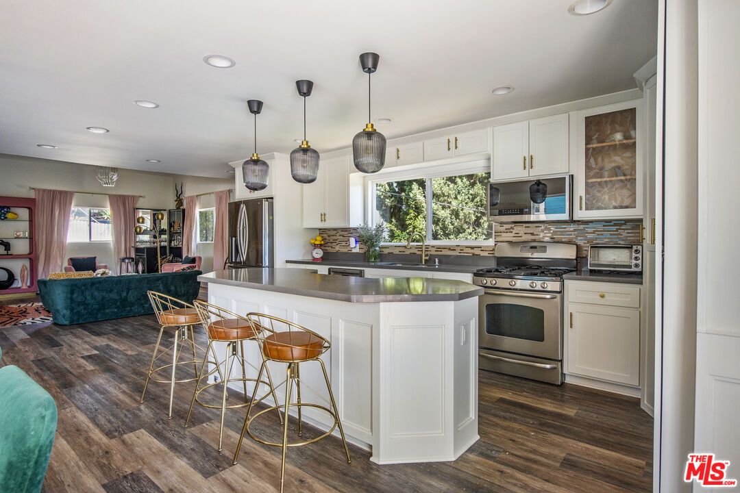 Interior, Kitchen, Living room, Pendant Lights, Recessed Lighting, Stainless Steel Appliances, Wood Texture Flooring