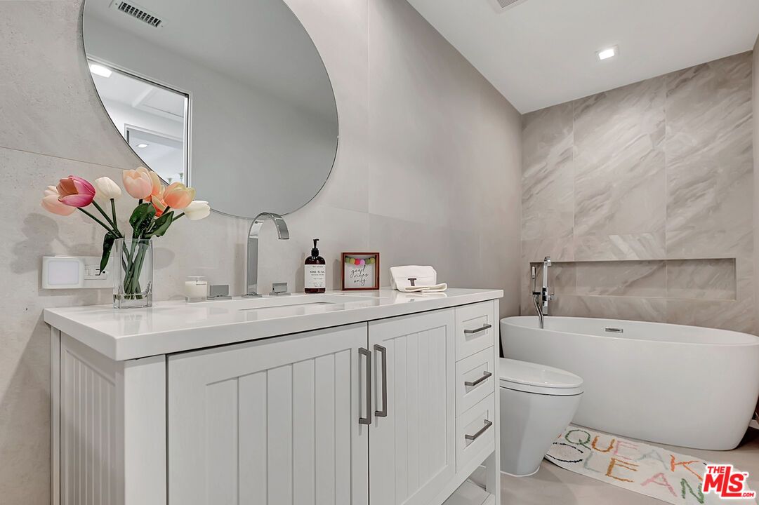 Bathroom, Free Standing Baths, Interior, Marble Walls, Recessed Lighting